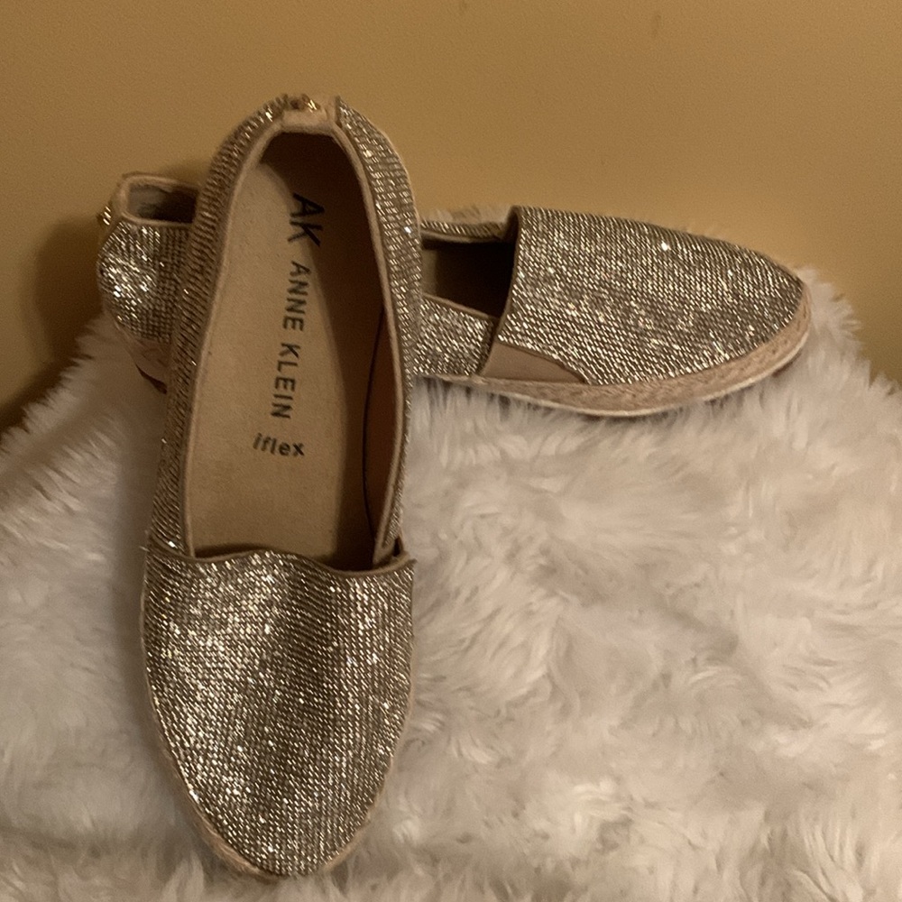 ANNE KLEIN “June” Iflex rhinestone slip on espadrilles in size 9.5 VGUC
